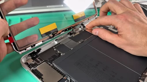 apple-ipad-11-a16-display-glas-reparatur-neues-glas-einsetzen