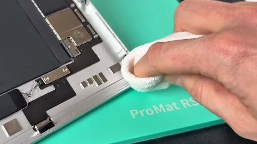 apple-ipad-11-a16-display-glas-reparatur-rahmen-säubern