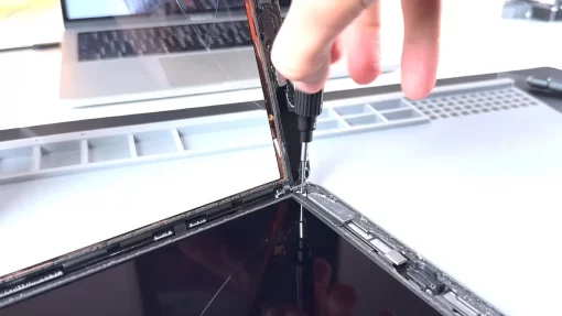apple-ipad-9-display-glas-reparatur-schrauben-lösen