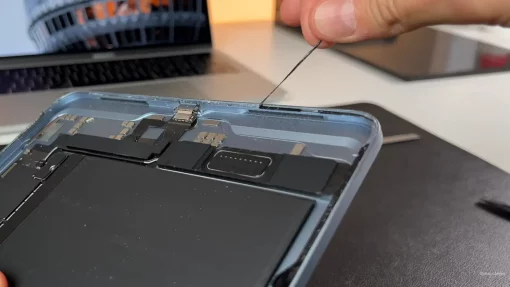 apple-ipad-air-4-display-reparatur-wechsel-klebereste-entfernen-vom-gehäuse