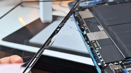 apple-ipad10-display-glas-reparatur-defektes-glas-entfernen