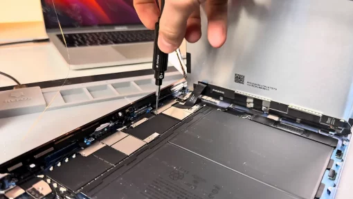 apple-ipad10-display-glas-reparatur-schrauben-lösen