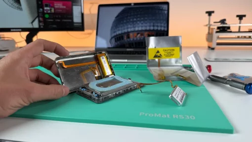 apple-ipod-classic-akku-batterie-tausch-wechsel-reparatur-innenleben-geöffnet