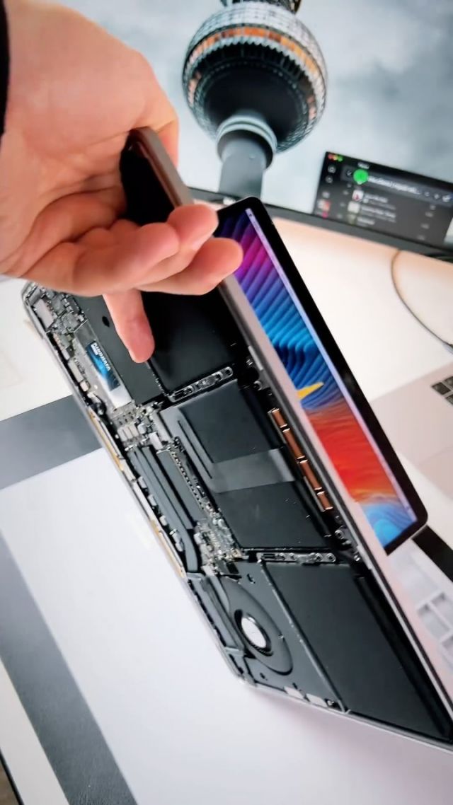 enjoy with 🎧 | MacBook Pro typical SSD issue repair. SSD upgrade. Apple Service Program unfortunately expired. But the SSD replacement is very easy.
.
.
.
#macbbookprorepair #macbookproissuesresolved #macbookproisstruggling #macbookprossdupgrade #macbookprossdreplacement #appleserviceprogram